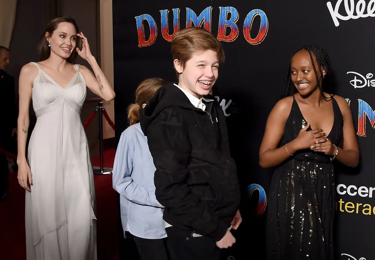 Angelina Jolie e os filhos, Zahara, Shiloh, e Knox