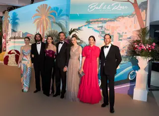Alexandra de Hanover, Dimitri Rassam, Charlotte Casiragi, Pierre Casiraghi, Beatrice Borromeo, Tatiana Santo Domingo e Andrea Casiraghi, a nova geração da famílía Grimaldi