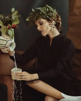 Andreia Rodrigues em produção para a revista 'CRISTINA'