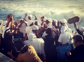 Gravação do videoclipe de Madonna na praia de São Julião