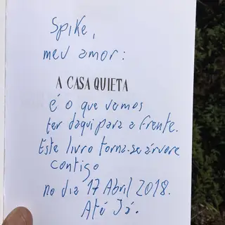 A dedicatória de Rodrigo Guedes de Carvalho ao seu cão, Spike.