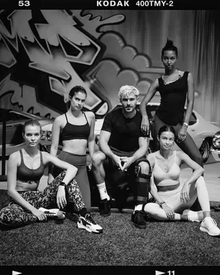 Zac Efron, Sara Sampaio, Josephine Skriver, Kelsey Merritt e Jasmine Tookes