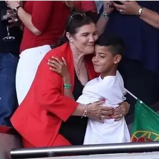 Dolores Aveiro com o neto Cristiano