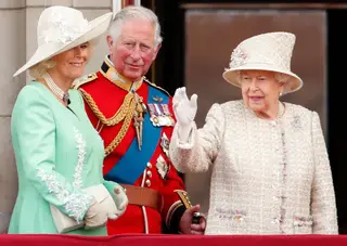 Camilla, Carlos e Isabel II de Inglaterra