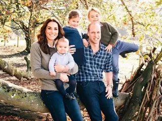 Os duques de Cambridge com os três filhos