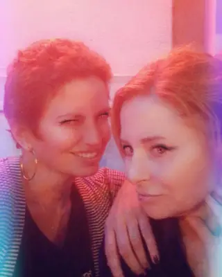 Bárbara Guimarães com uma amiga