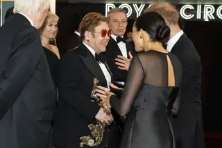 Elton John com Meghan Markle e o príncipe Harry de Inglaterra
