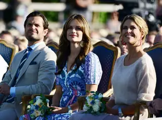 Carl Philip da Suécia com a mãe, Sofia, e a irmã, Madalena