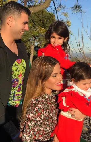 José Antonio Reyes com a mulher, Noelia López, e as filhas de ambos