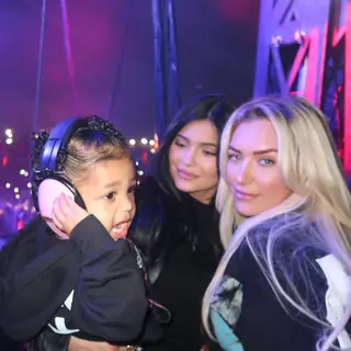 Kylie Jenner, a filha Stormi e a amiga Stassie