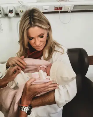 Cinha Jardim com a neta mais nova, Gracinha, que nasceu a 24 de novembro