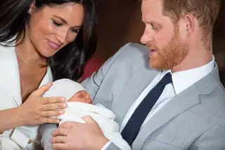 Meghan Markle e o príncipe Harry de Inglaterra deram as boas-vindas ao pequeno Archie.