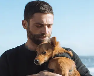 Diogo Amaral com o seu cão, Lobo