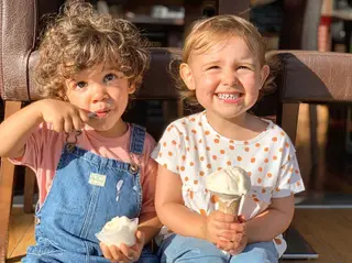 Benjamim, filho de Carolina Deslandes e Diogo Clemente, com Matilde, filha de Bruno Fernandes e Ana Pinho