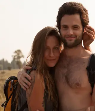 Penn Badgley e a muher, Domino Kirke,