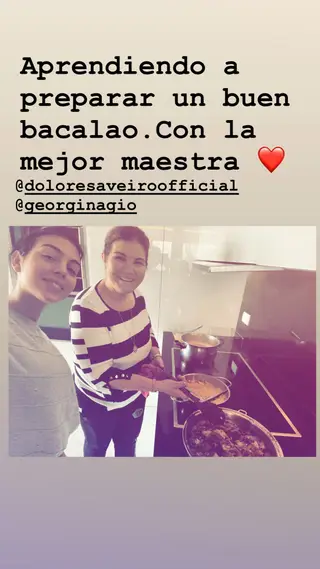 Georgina Rodríguez e Dolores Aveiro cozinham juntas