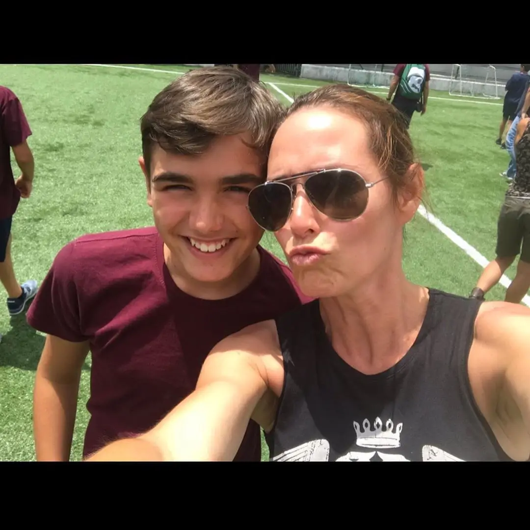 Fernanda Serrano com o filho Santiago