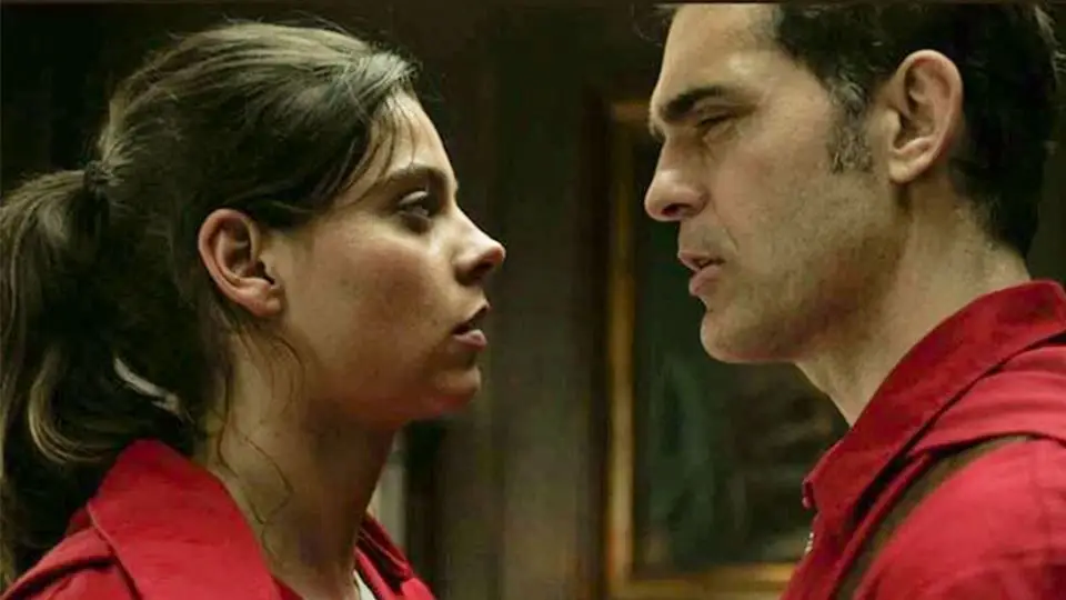 Clara Alvarado em La Casa de Papel a contracenar ao lado Pedro Alonso, ator que dá vida à personagem Berlim