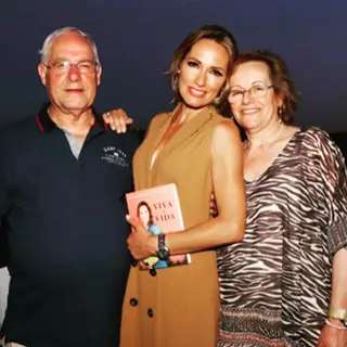 Fernanda Serrano com os pais
