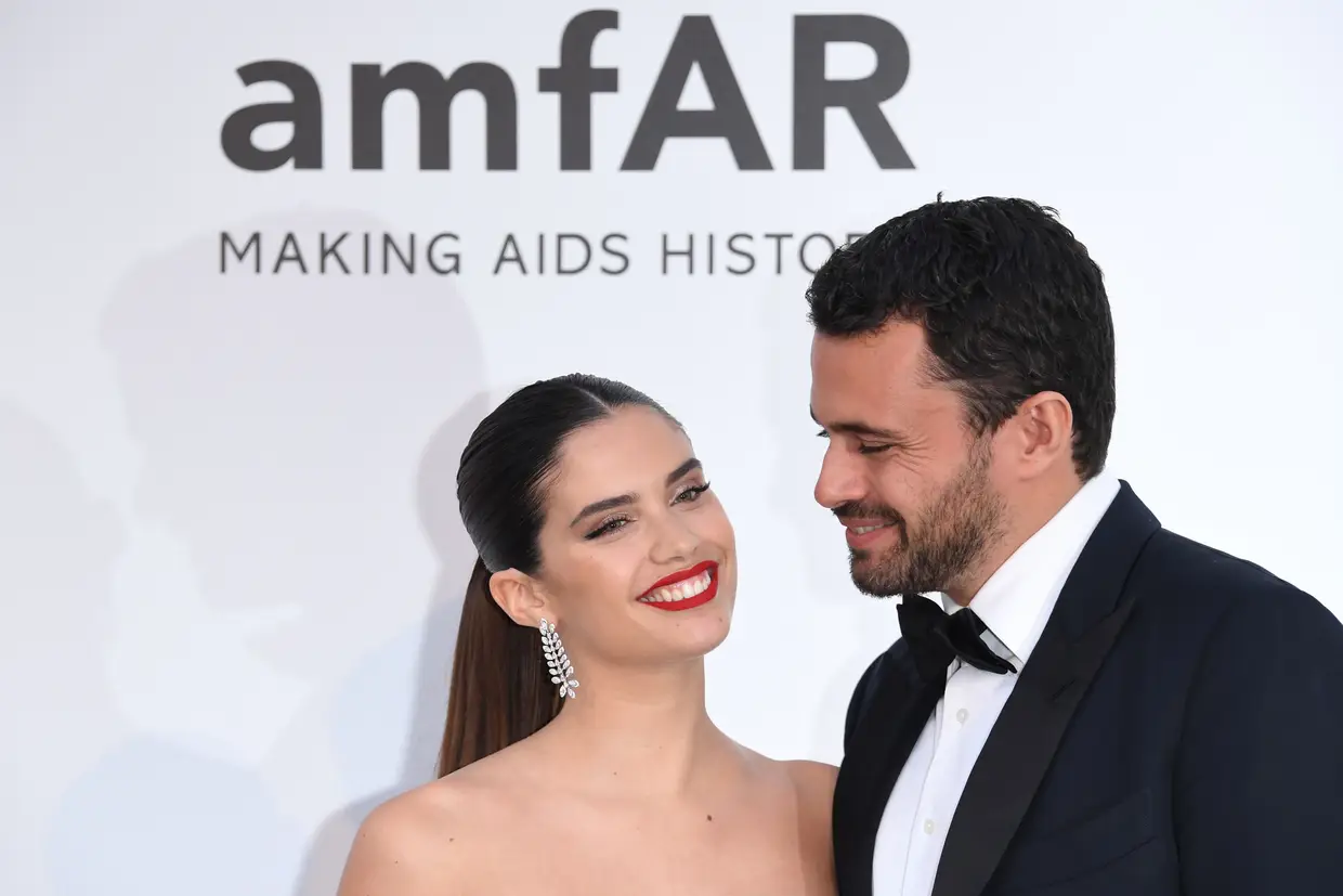 O fim do romance de Sara Sampaio e do milionário Oliver Ripley foi avançado, em exclusivo, pelo programa 'Passadeira Vermelha', da SIC CARAS