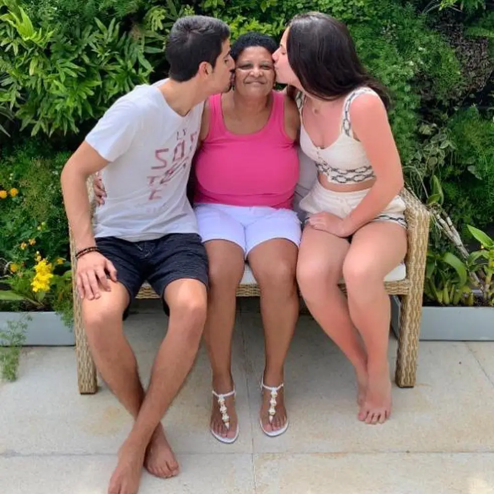 Regina Célia da Silva e os filhos de Cláudia Raia