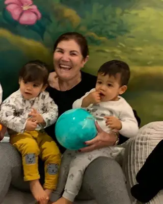Dolores Aveiro com os gémeos Eva e Mateo