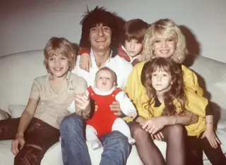 Ronnie Wood com a primeira mulher, Jo Howard, e os filhos.