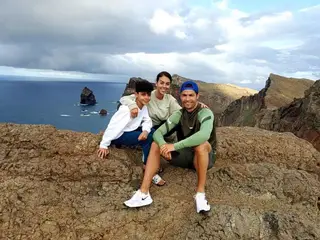 Georgina Rodríguez e Cristiano Ronaldo com o filho mais velho do craque, Cristiano