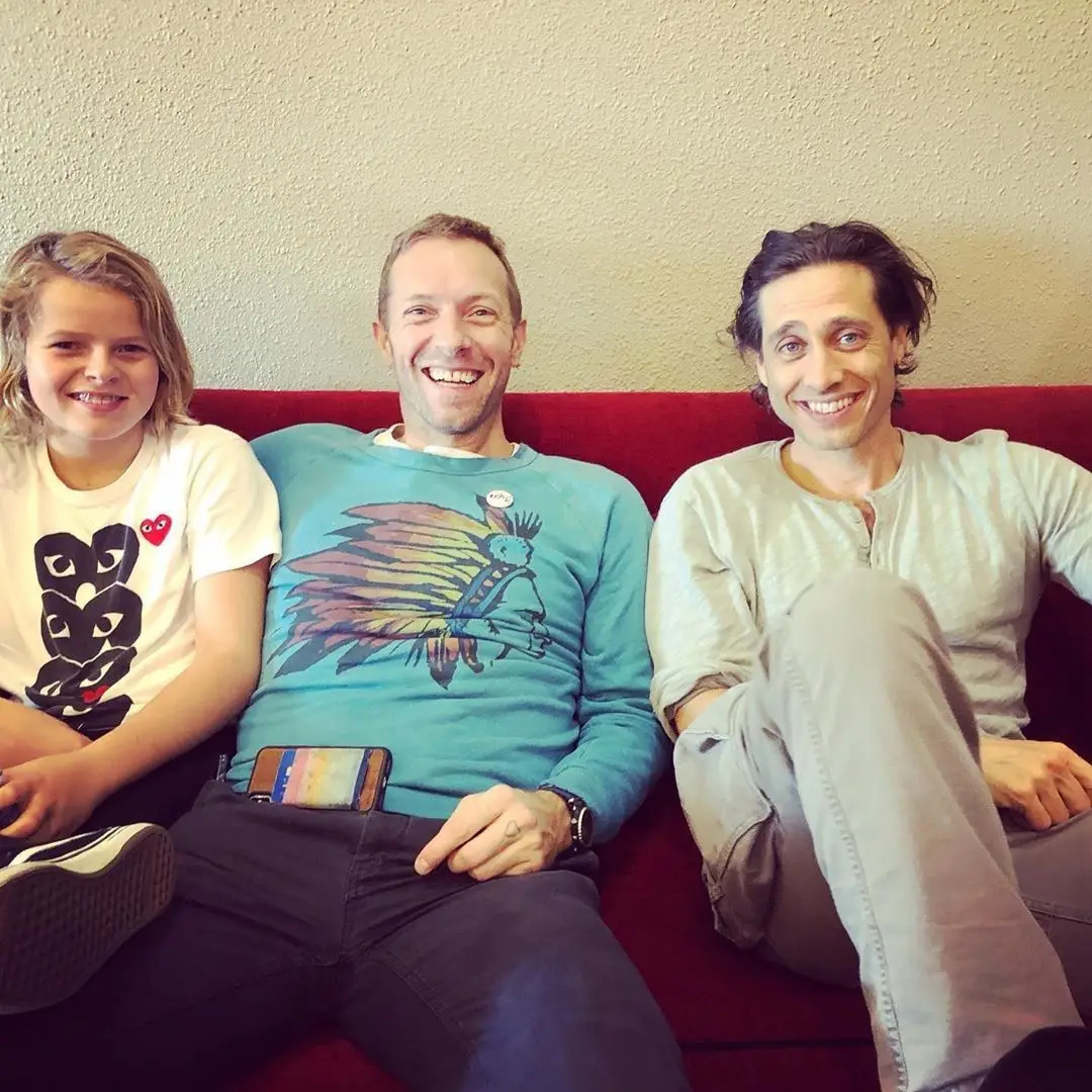 Moses, o pai Chris Martin, e Brad Falchuk
