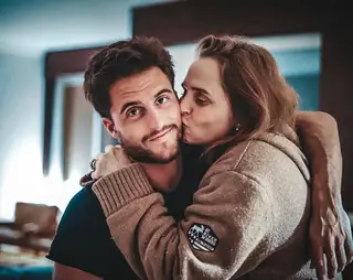 Tiago Teontónio Pereira com a mãe, Mafalda Bessa