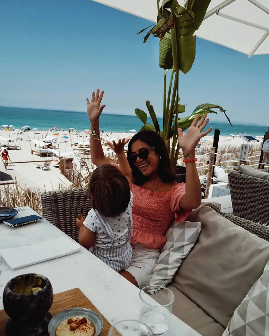 Mia Rose com o filho, Mateus