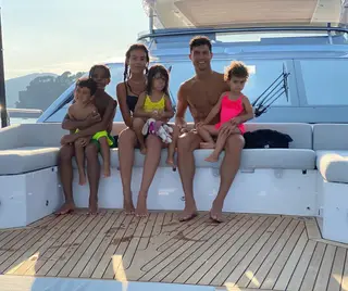 Georgina Rodríguez e Cristiano Ronaldo com os filhos