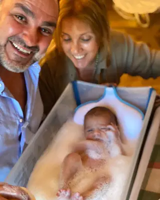 Miguel Guedes de Sousa e Paula Amorim e o bebé Manuel Américo