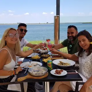 Os jornalistas com os dois filhos