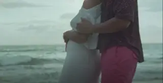Já se nota bem a barriga de grávida de Chrissy Teigen