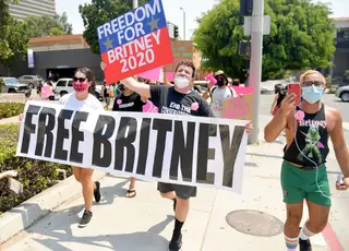 Uma imagem da manifestação junto ao Supremo Tribunal de Los Angeles