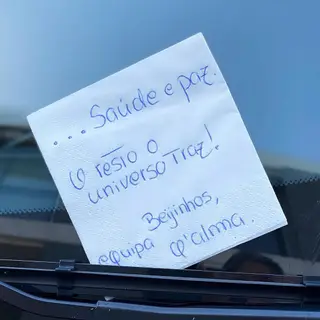 O bilhete deixado ao apresentador.