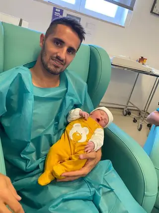 Hugo Vieira com o filho recém-nascido, Tiago