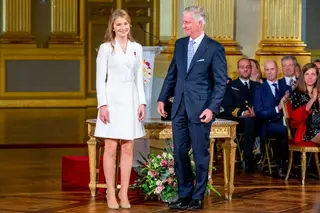 A princesa Elisabeth da Bélgica com o pai, o rei Philippe