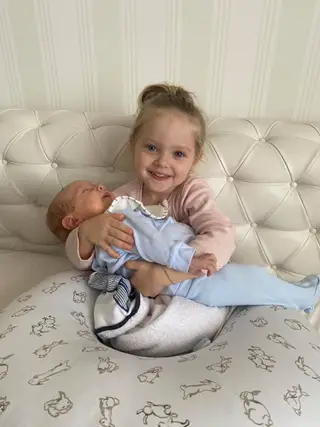 Bianca e Tiago, os filhos de Hugo Vieira e Nina Aleksicc