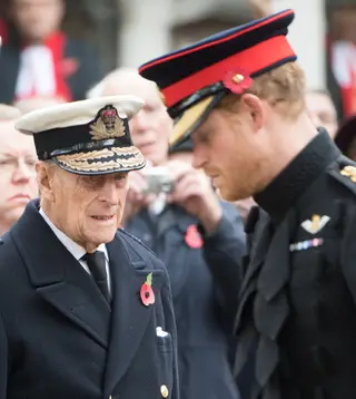 O duque de Edimburgo e o príncipe Harry de Inglaterra