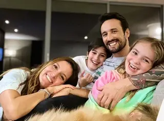 César Peixoto com Diana Chaves, o filho mais velho, Rodrigo, fruto de uma anterior relação com Isabel Figueira, e Pilar, a filha de ambos