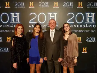 Sandra Barros e Júlio Isidro com as filhas, Mariana e Francisca