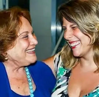 Nicette Bruno com a neta, Vanessa Goulart
