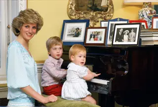 Diana com William e Harry em 1985