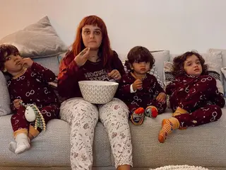 Carolina Deslandes com os três filhos