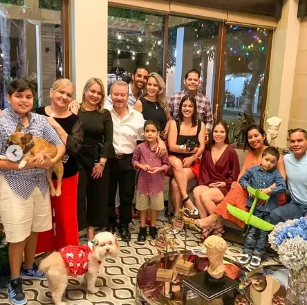 Judith Suarez e Daniel Souza (ao centro)