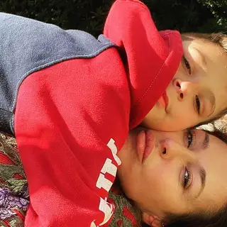 Merche Romero com o filho, António