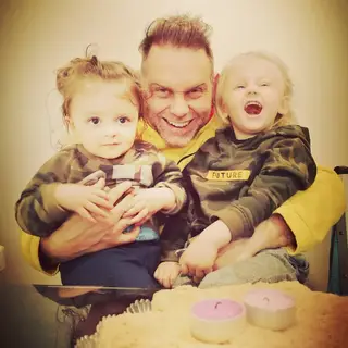O marido e os filhos mais novos da cantora