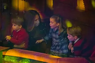 Kate Middleton com os três filhos, Louis, Charlotte e George